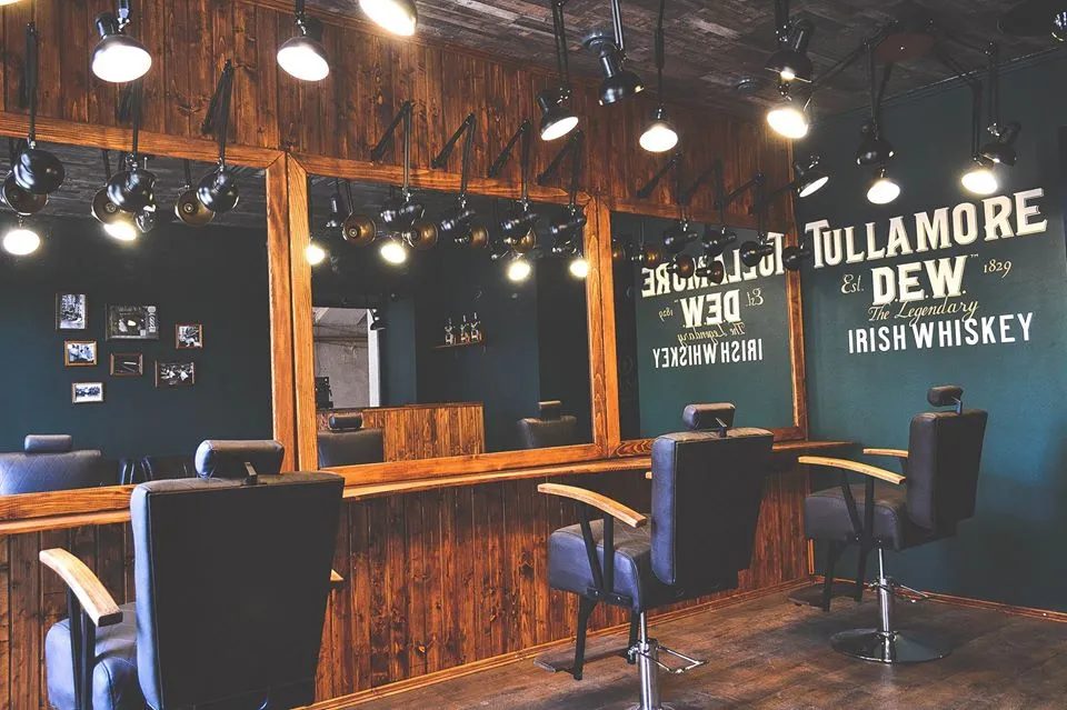Чоловіча перукарня "Frisor Barbershop"