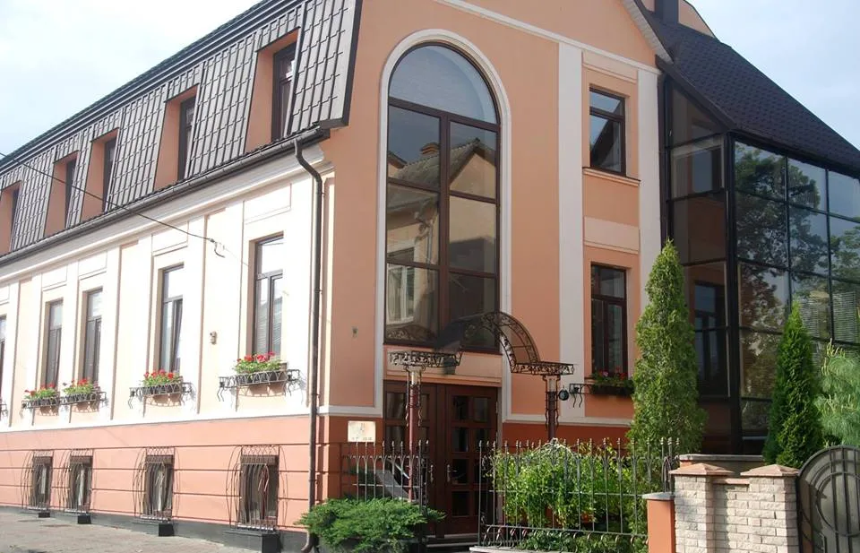 Медичний центр "Kalenchuk Clinic" ("Каленчук клінік")