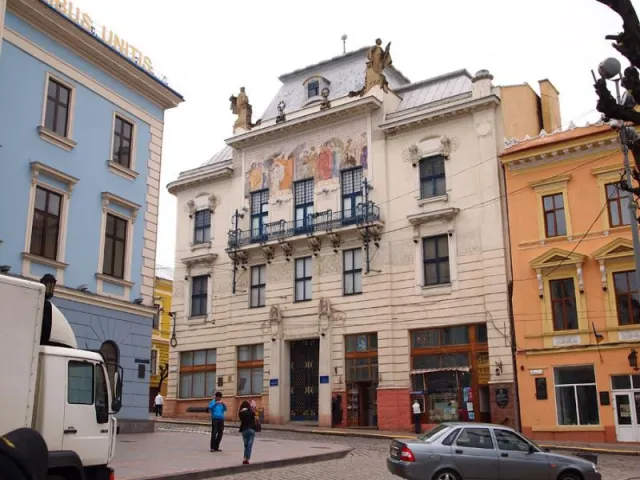 Чернівецький обласний художній музей — фото 1