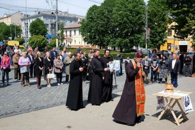 У Чернівцях помолились за полеглих у війні (Фоторепортаж) — фото 3