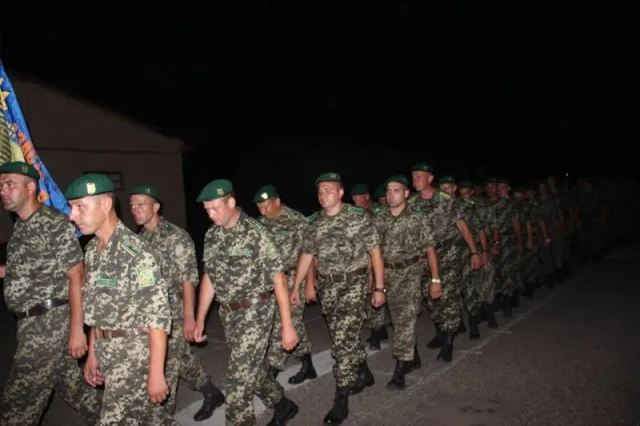 Бійці Чернівецького прикордонного загону повернулися з Луганська до Чернівців (Фоторепортаж) — фото 9