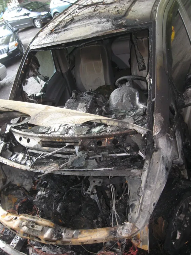 Невідомі спалили автомобіль громадського активіста (Фото) — фото 4