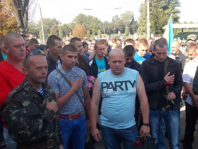 У Чернівцях зустріли 29 буковинських військових, які повернулись у відпустку із зони АТО (Фото) — фото 1