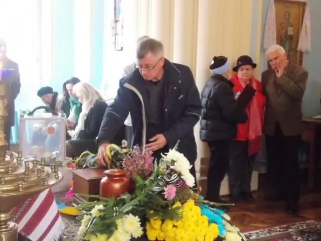 У Чернівцях попрощалися з Аркадієм Жуковським (Фото) — фото 4