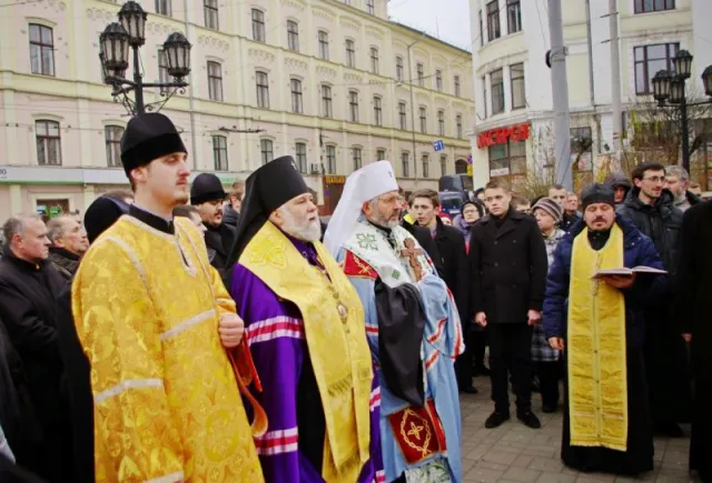 В Чернівцях помолилися за встановлення миру в Україні (Фото) — фото 1
