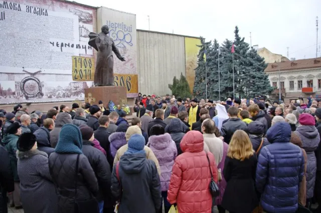 В Чернівцях помолилися за встановлення миру в Україні (Фото) — фото 2
