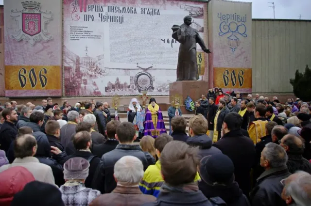 В Чернівцях помолилися за встановлення миру в Україні (Фото) — фото 3