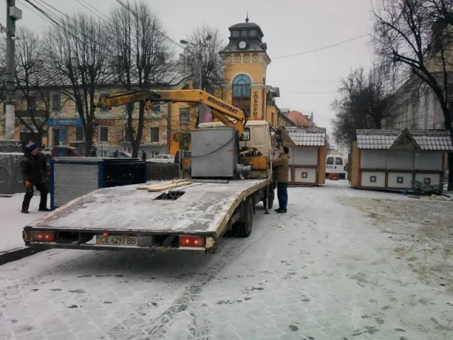 На Соборній площі Чернівців буде безкоштовна ковзанка (Фото) — фото 1