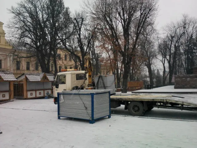 На Соборній площі Чернівців буде безкоштовна ковзанка (Фото) — фото 3