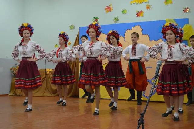 На ярмарку зібрали гроші на рукавиці для солдат в зоні АТО (Фото) — фото 1
