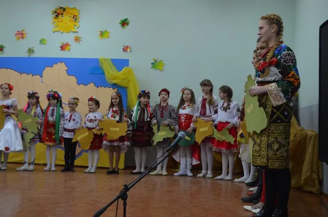 На ярмарку зібрали гроші на рукавиці для солдат в зоні АТО (Фото) — фото 4