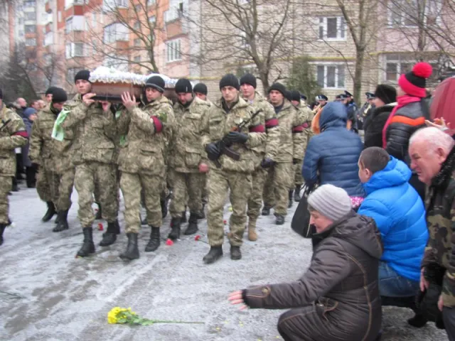 В останню путь провели Героя Владислава Трепка (фото) — фото 15