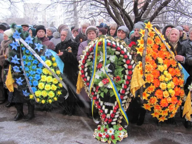 В останню путь провели Героя Владислава Трепка (фото) — фото 6