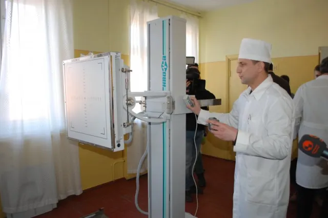 Міська дитяча поліклініка у рамках бюджету отримала сучасний рентгенівський діагностичний комплекс (фото) — фото 2