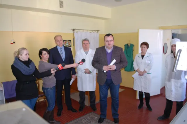 Міська дитяча поліклініка у рамках бюджету отримала сучасний рентгенівський діагностичний комплекс (фото) — фото 6