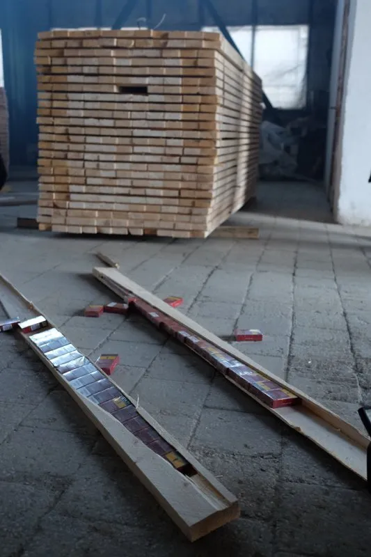 Прикордонники викрили контрабанду цигарок вартістю 1 млн. грн. (фото) — фото 15