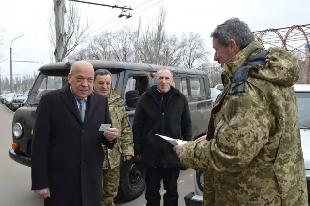 З Чернівців у зону АТО доправили два автомобілі (фото) — фото 1