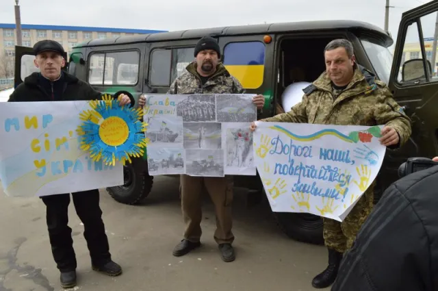 З Чернівців у зону АТО доправили два автомобілі (фото) — фото 2