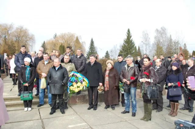 У Чернівцях вшанували пам'ять Героїв Небесної сотні (фото) — фото 11