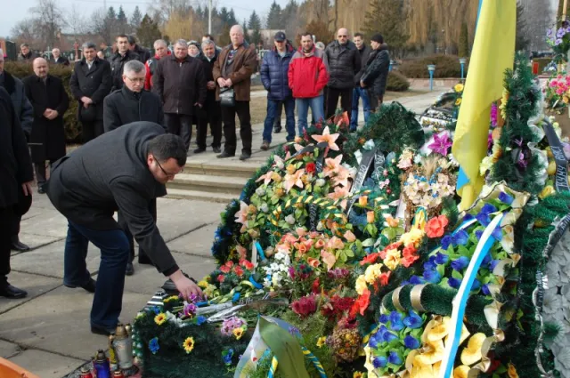 У Чернівцях вшанували пам'ять Героїв Небесної сотні (фото) — фото 3