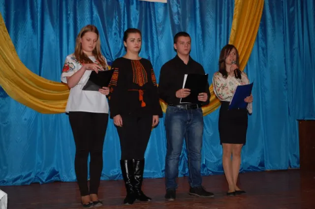 Учні Чернівецького технікуму провели вечір-реквієм присвячений Героям Небесної Сотні (фото) — фото 2