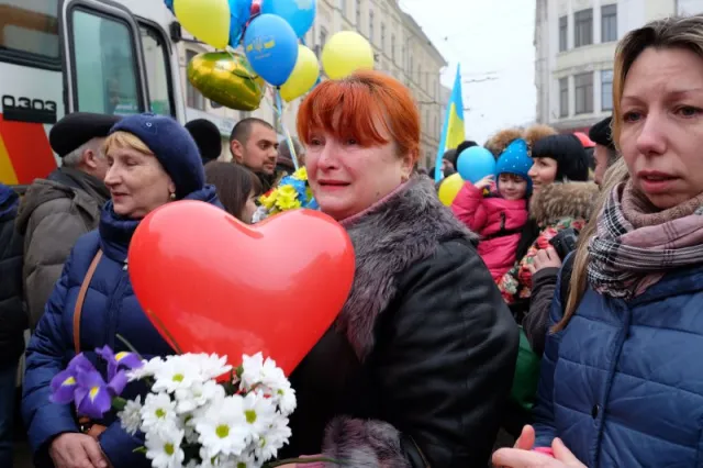 Військовослужбовці, які брали участь у боях у Дебальцевому, прибули у Чернівці (фото+відео) — фото 4