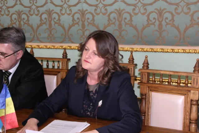 Голова обласної державної адміністрації Олександр Фищук зустрічався з Генеральниим Консулом Румунії в Чернівцях Елеонорою Молдован  (фото) — фото 2