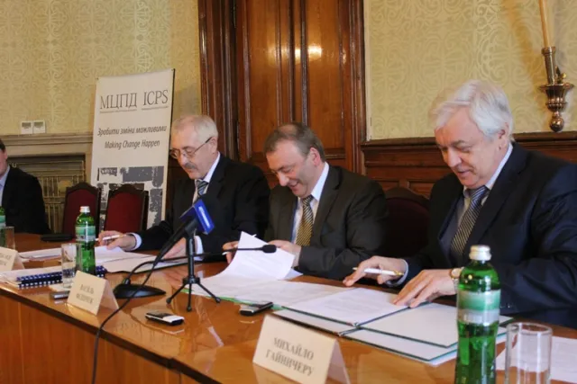 Підписано тристоронній Меморандум стосовно розвитку регіону (фото) — фото 4