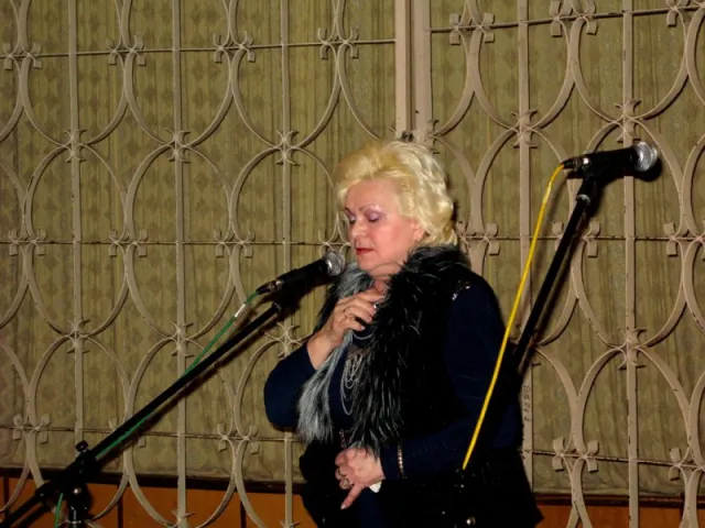 До Міжнародного дня жінки у Чернівцях з концертом виступили народні аматорські колективи (фото) — фото 3