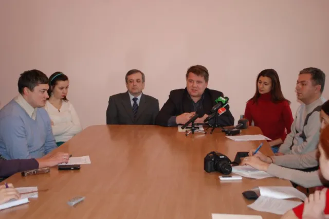 У Чернівцях зявився перший спеціалізований автомобіль для транспортування безпритульних тварин (фото) — фото 2