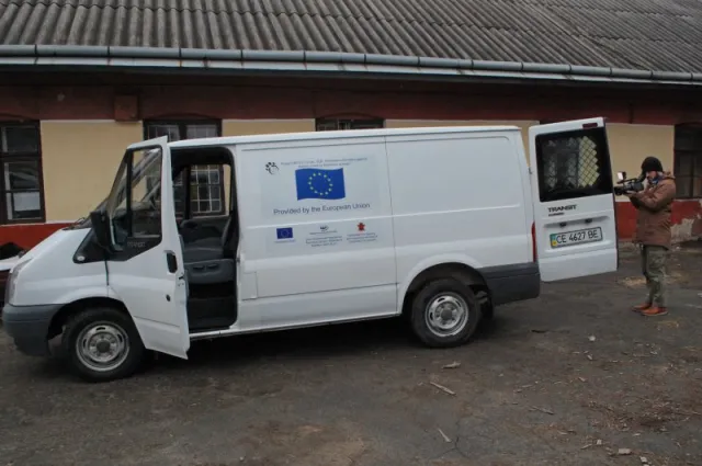 У Чернівцях зявився перший спеціалізований автомобіль для транспортування безпритульних тварин (фото) — фото 3
