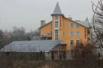 На Буковині сім'я відмовилася від газу, встановивши 40 сонячних панелей — фото 1