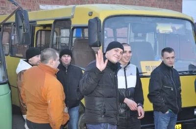 70 мобілізованих відправилися з Чернівців на навчання (фото) — фото 10