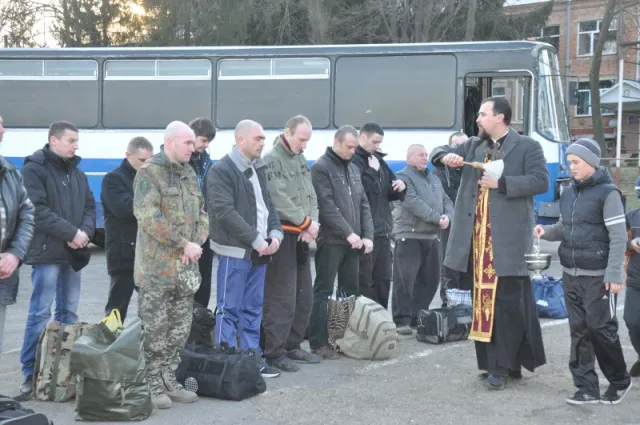 Чернівчани відправили на навчання чергову групу мобілізованих (фото) — фото 4