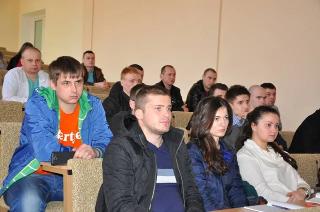 Студентів-медиків навчають як працювати у військових умовах (фото) — фото 3