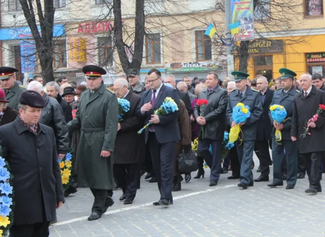 Чернівці відзначили 71-у річницю визволення від фашистських загарбників (фоторепортаж) — фото 2
