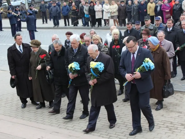 Чернівці відзначили 71-у річницю визволення від фашистських загарбників (фоторепортаж) — фото 3