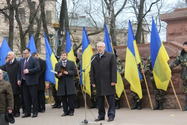 Чернівці відзначили 71-у річницю визволення від фашистських загарбників (фоторепортаж) — фото 6