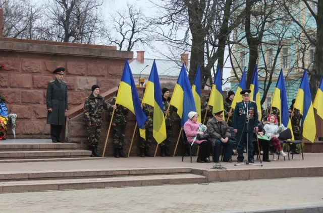 Чернівці відзначили 71-у річницю визволення від фашистських загарбників (фоторепортаж) — фото 7