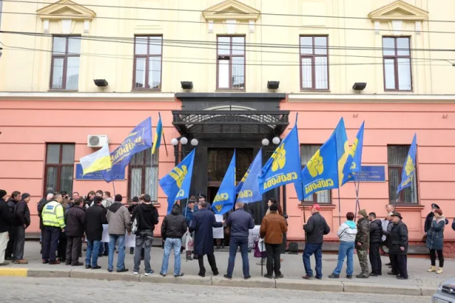 У Чернівцях пікетували призначення нового керівника міліції (фото) — фото 3