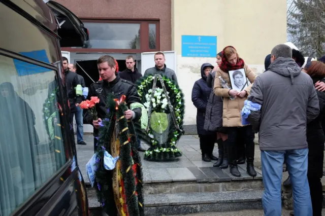 У Чернівцях попрощалися з відомим спортивним коментатором Сергієм Панасюком (фоторепортаж) — фото 2