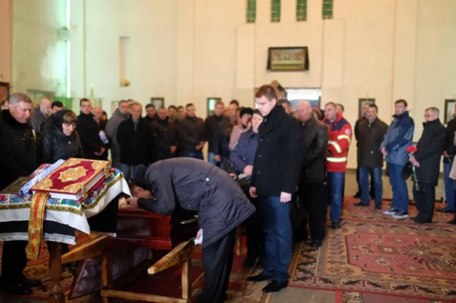 У Чернівцях попрощалися з відомим спортивним коментатором Сергієм Панасюком (фоторепортаж) — фото 3