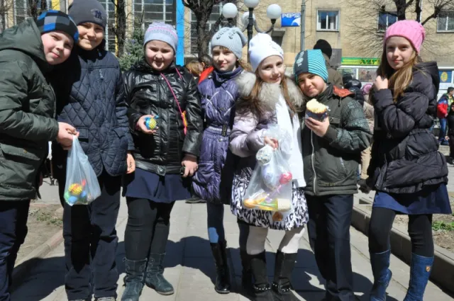 Ярмарок-виставка «Великодні дзвони» провели на Театральній площі у Чистий четвер (фото) — фото 5