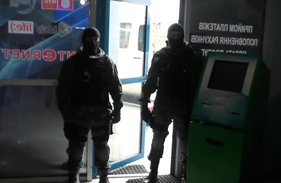 У Чернівцях міліціонери ліквідували 10 гральних закладів (фото) + (відео) — фото 6