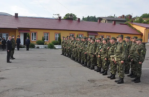 Буковинські правоохоронці вирушили в зону АТО (фото) — фото 1