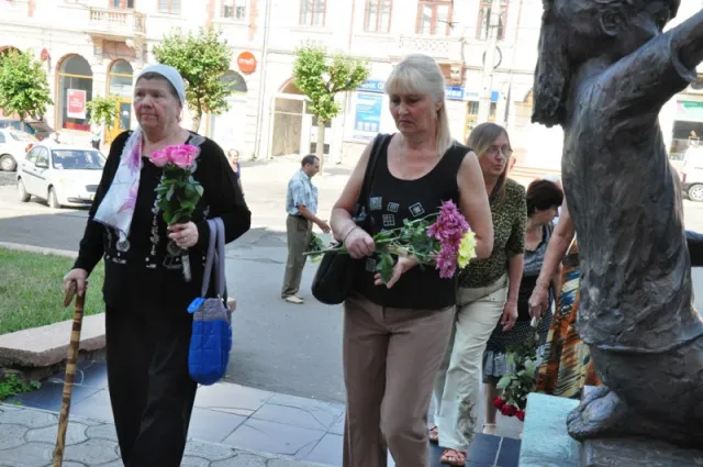 У Чернівцях прощаються із загиблим під Станицею Луганською Вадимом Ситніковим (фото) — фото 6